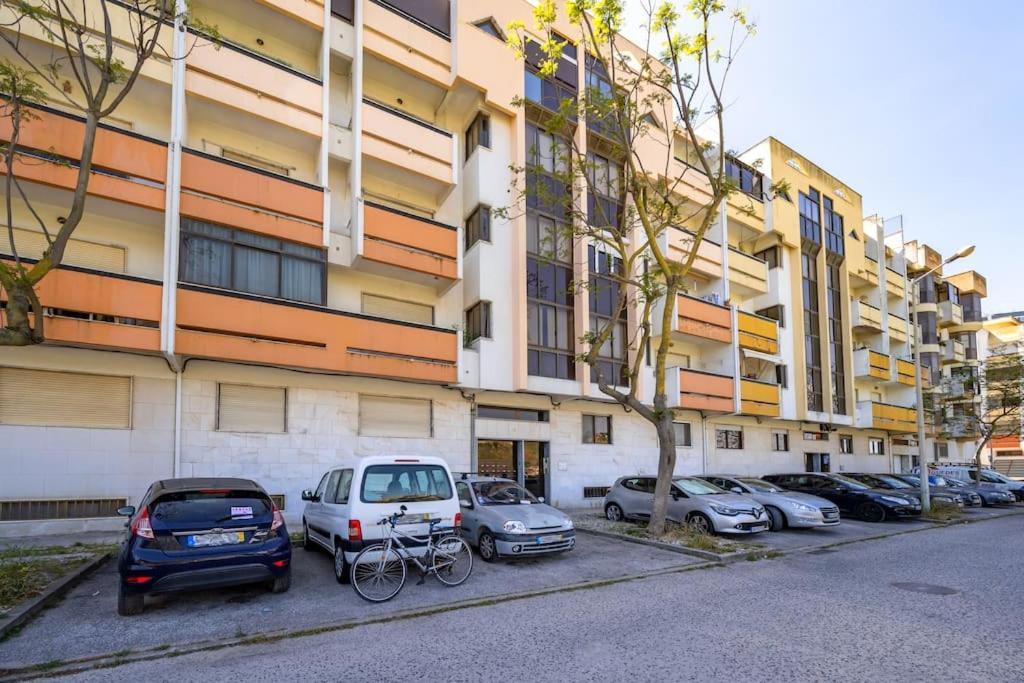 Cozy Apartment Near The Beach In Costa De Caparica Exterior photo